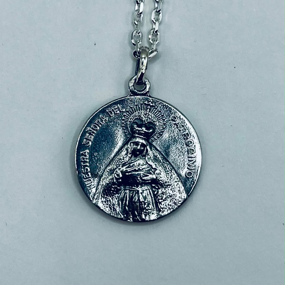 Medalla Escapulario del Cachorro y Virgen del Patrocinio de Plata de Ley 925 – 22 mm - Imagen 2