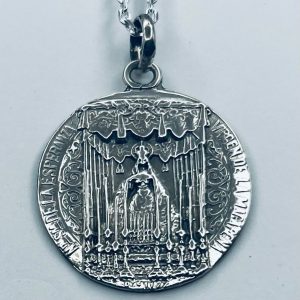Medalla Antigua de la Macarena en el Palio de Rodríguez-Ojeda (1890) en Plata
