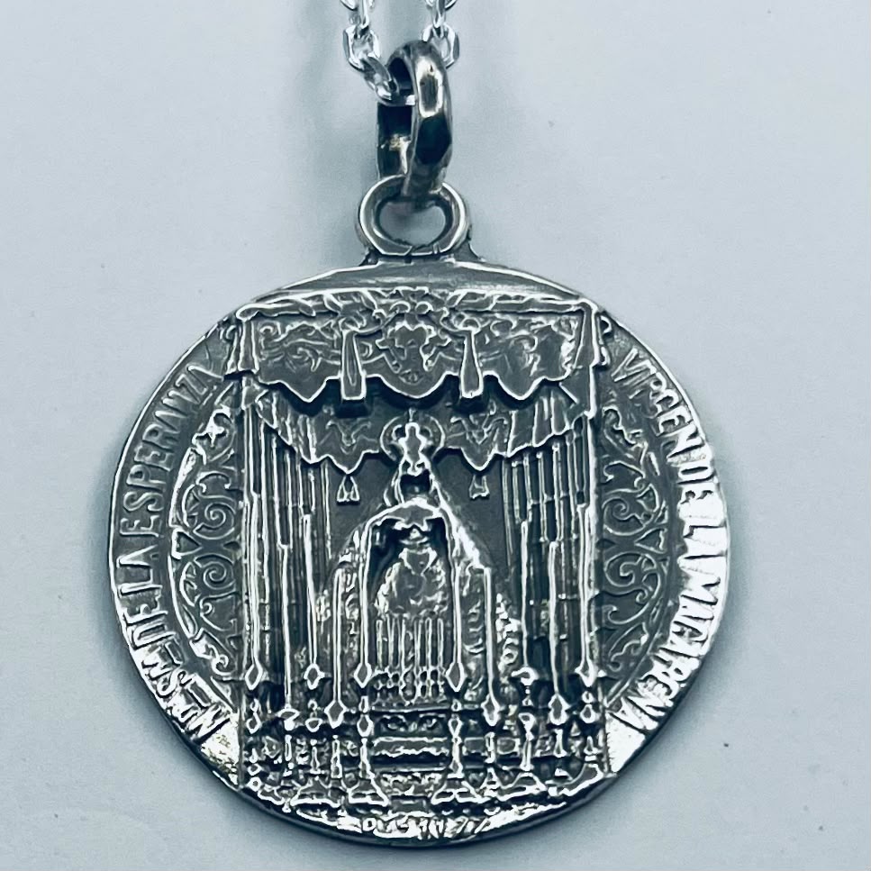 Medalla Antigua de la Macarena en el Palio de Rodríguez-Ojeda (1890) en Plata
